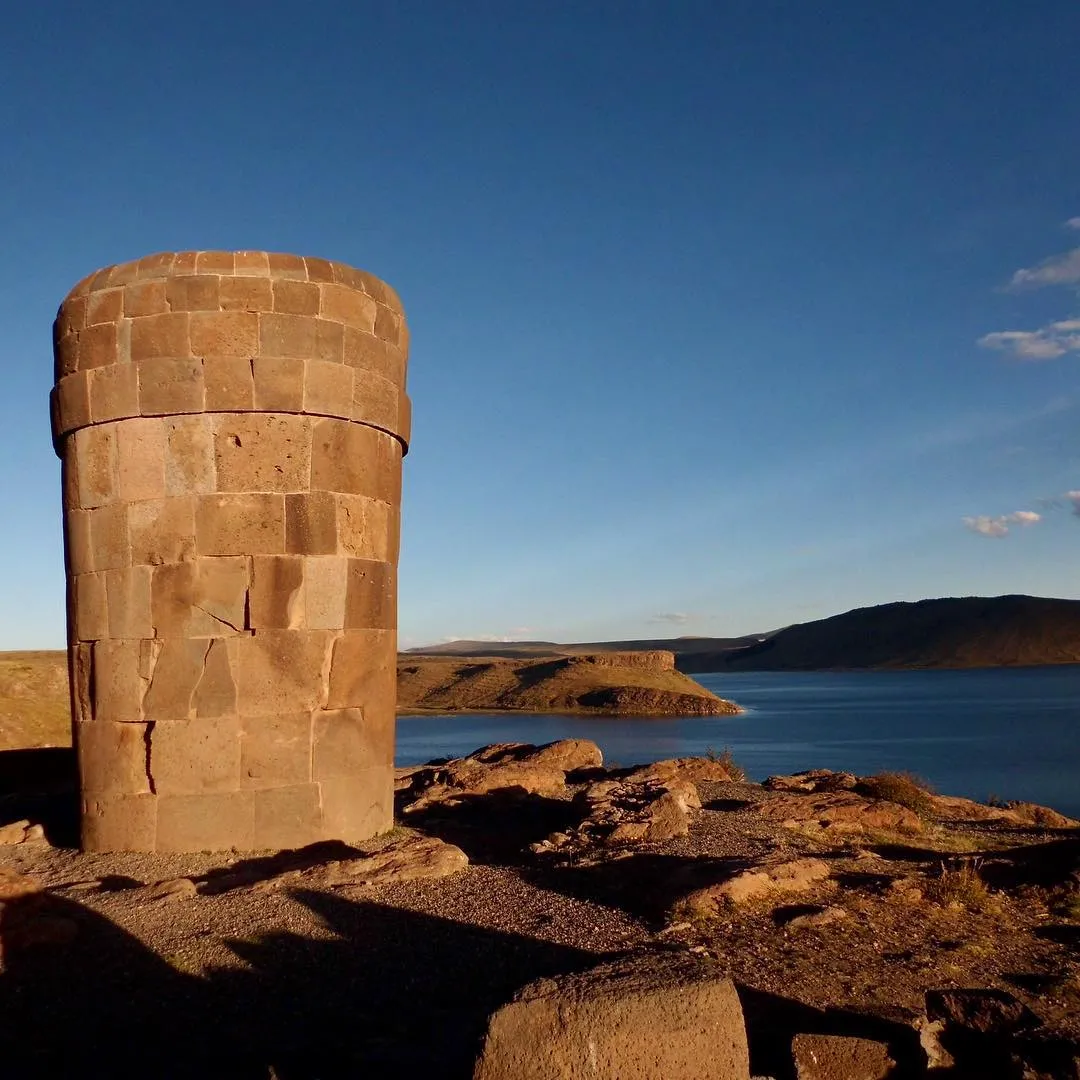 Tour Grupal a las Chullpas de Sillustani (Horario tarde) - TOUR A LAS CHULLPAS DE SILLUSTANI - MEDIO DÍA